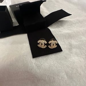 Earrings CHANEL Authentic CC